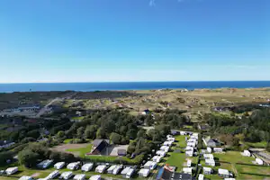 Vedersø Strand Camping - Campingplatz aus der Vogelperspektive