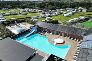 Vedersø Strand Camping - Luftaufnahme des Freibades auf dem Campingplatz