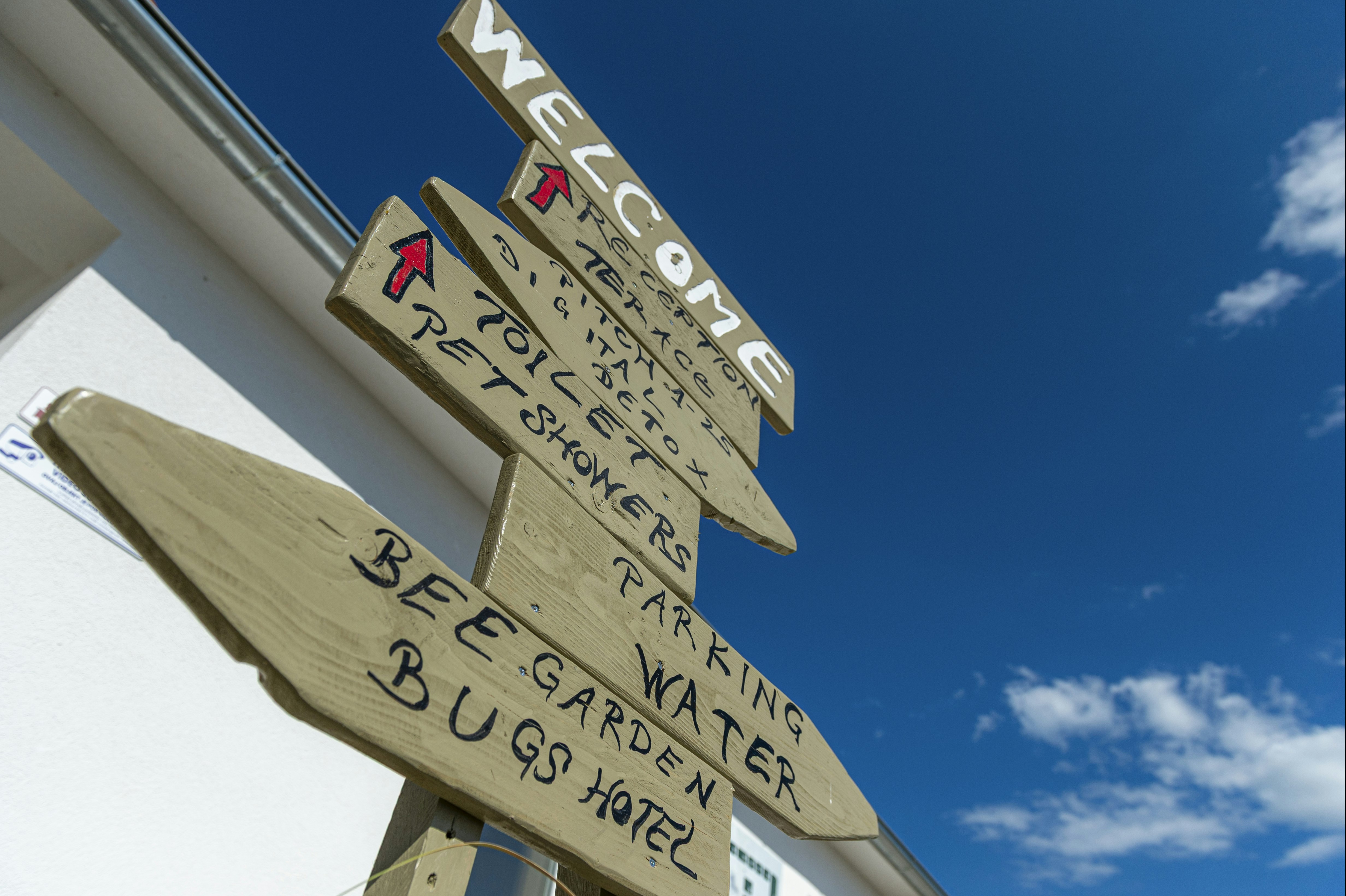 Vela Stina - Wegweiser auf dem Campingplatz