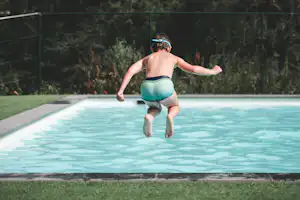 Verblijfpark Ardinam - Freibad auf dem Campingplatz