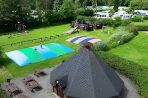 Vestbirk Camping - Kinderspielplatz mit Lufttrampolinen auf dem Campingplatz