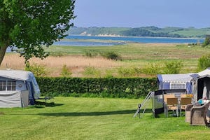 Vesterlyng Camping - - Wohnmobil un Wohnwagen Stellplaetze auf der Wiese