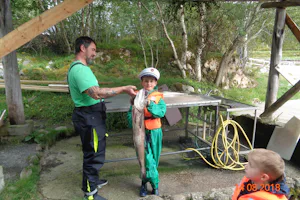 Vågen Camping Hitra - Gäste angeln auf dem Campingplatz