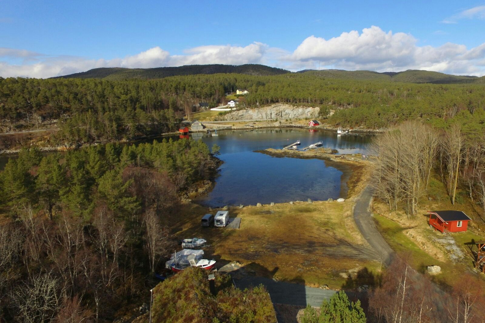Vågen Camping Hitra -  Übersicht auf das gesamte Campingplatz Gelände 