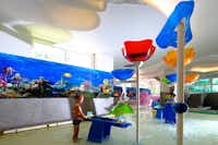 Vidor Family & Wellness Resort - Indoor Schwimmbad für Kinder auf dem Campingplatz