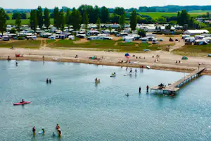 Vikær Strand Camping - Luftaufnahme des Strandes des Campingplatzes