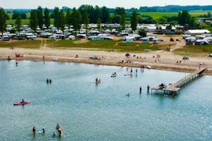 Vikær Strand Camping - Luftaufnahme des Strandes des Campingplatzes