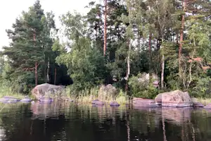 Vildmarkscamping Hätteboda - Campingplatz mit Blick auf den See