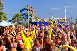 Camping le Marisol - Schaumparty im Poolbereich