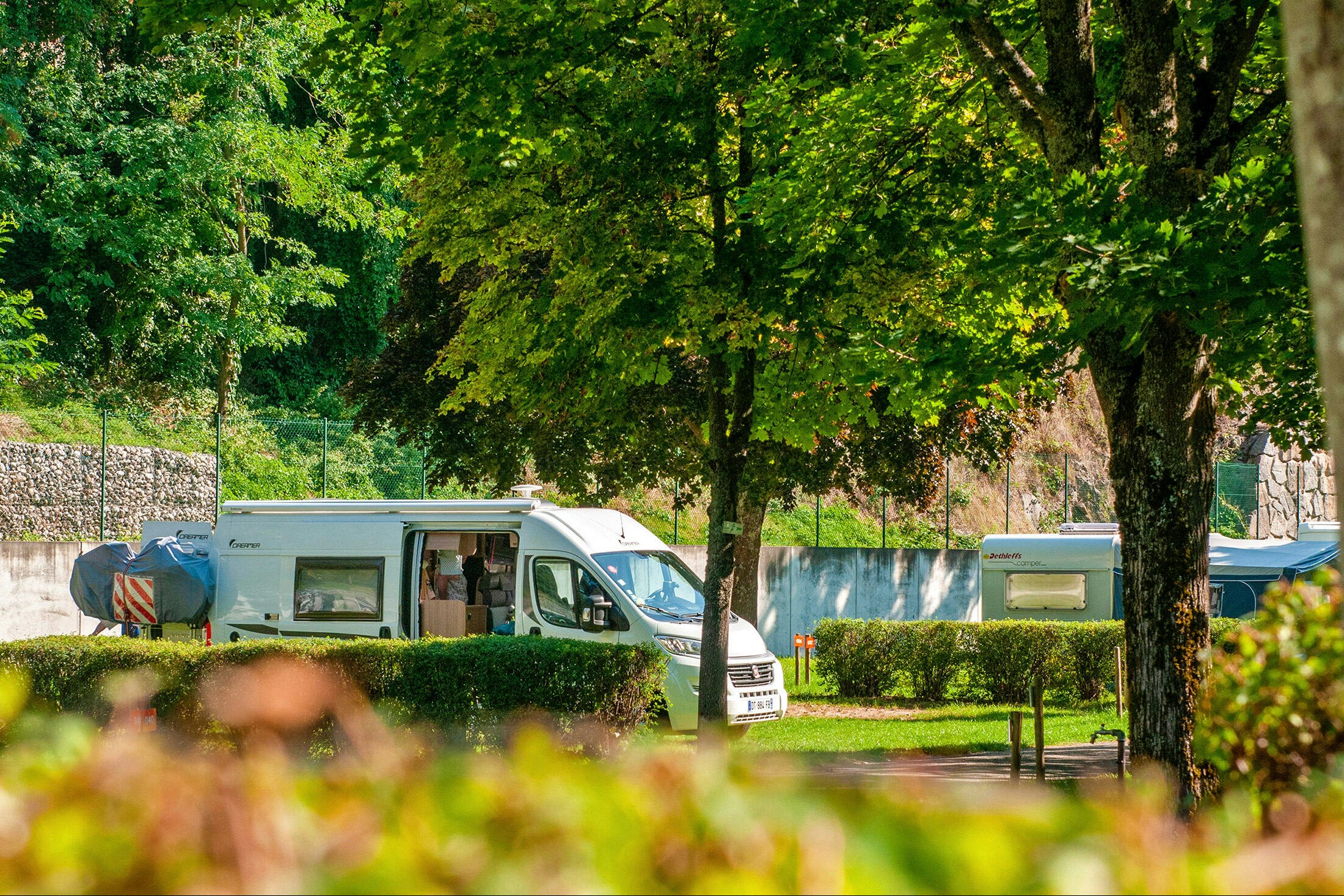 Camping Tohapi Parc de la Fecht  Village Center Camping le Parc de la Fecht - Campervan auf dem Campingplatz