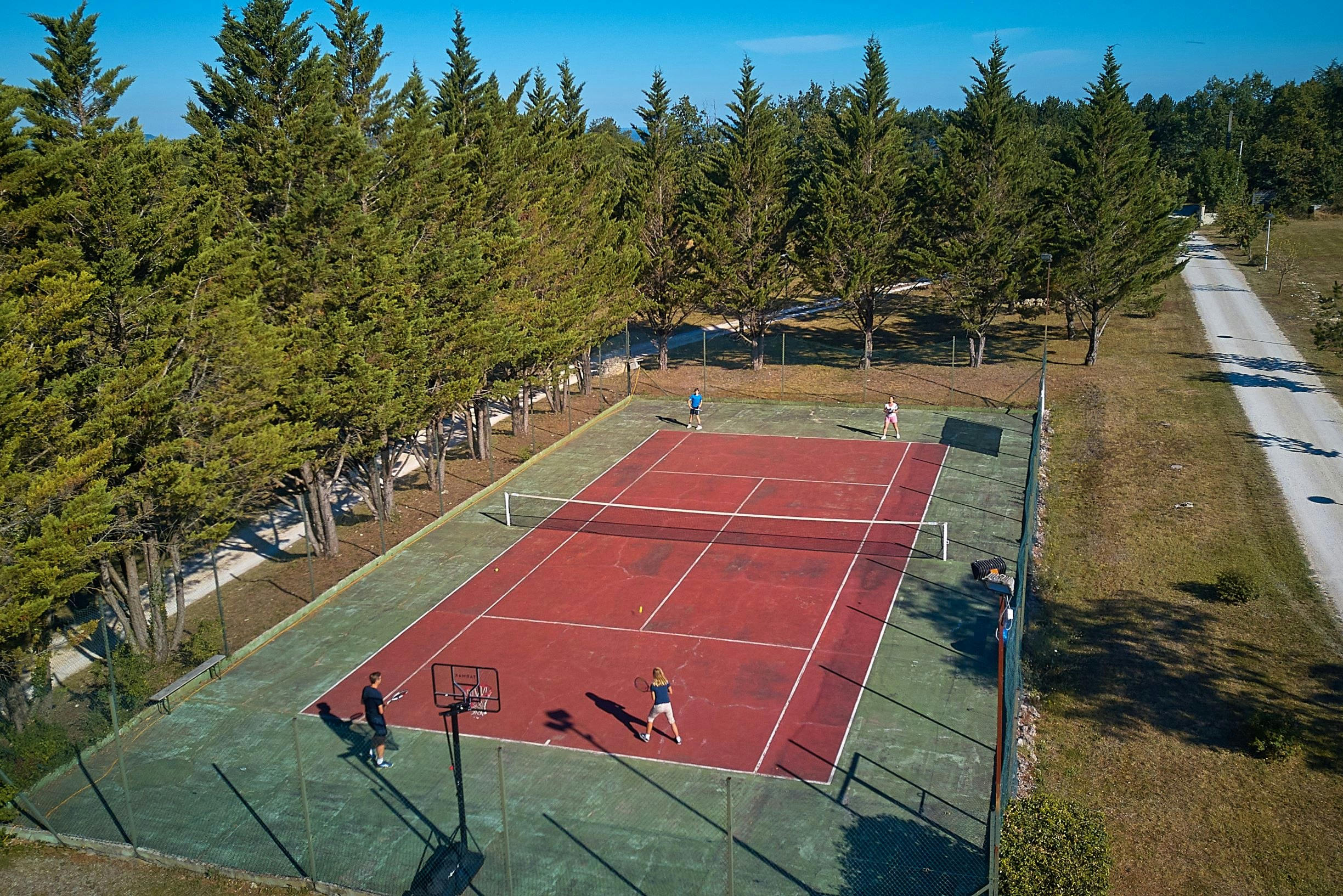 Village des Cigales - Blick auf den Sportplatz auf dem Campingplatz