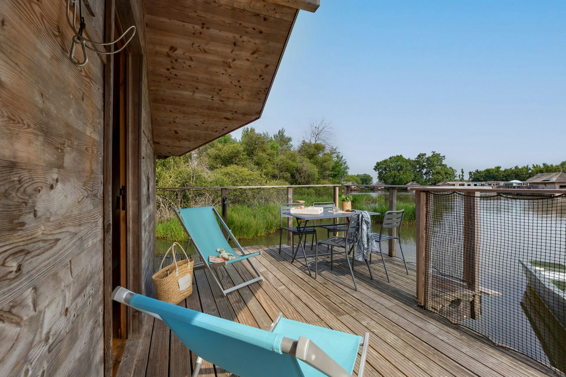 Sandaya Village Flottant de Pressac - Terrasse Mobilheim auf dem Wasser