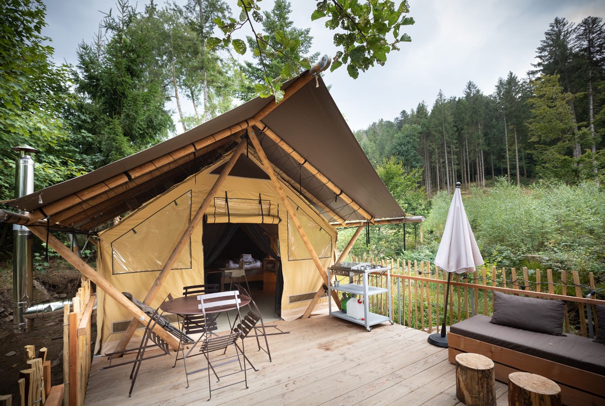 Village Huttopia Forêt des Vosges  Village Huttopia Forêt de Vosges - Glamping-Zelt mit Terrasse auf dem Campingplatz
