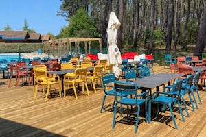 Village Les Pins d'Or - Außenbereich Restaurant und Pool