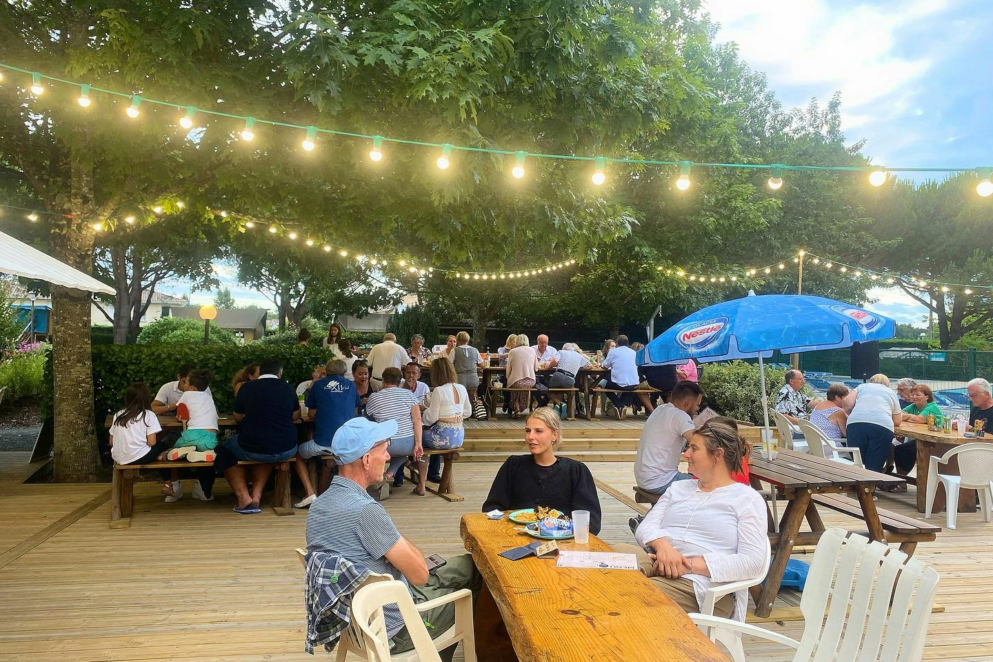 Village Seasonova Bassin @ Camping Braou - Restaurant mit Terrasse auf dem Campingplatz