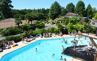 Village Tropical Sen Yan
