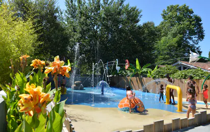 Village Tropical Sen Yan
