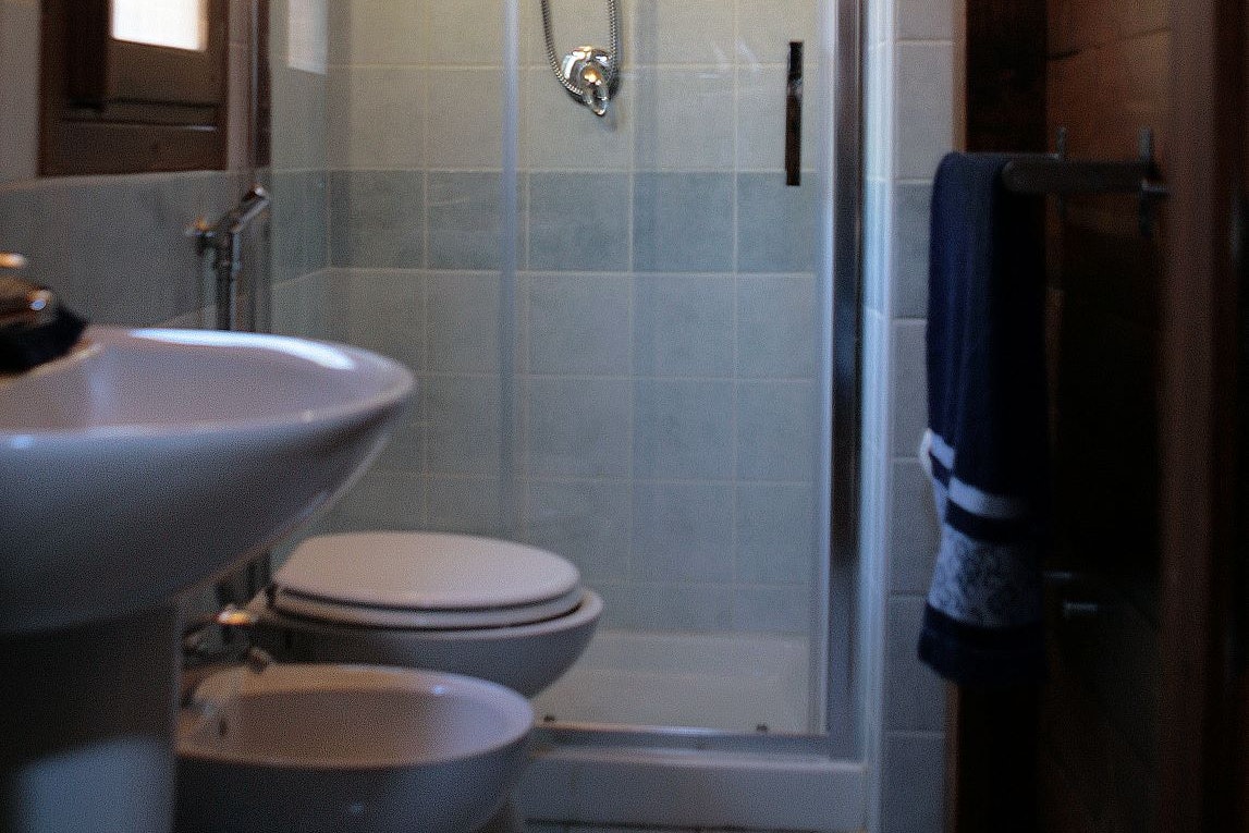 Villaggio Camping Calapineta - Badezimmer in einem Mobilheim