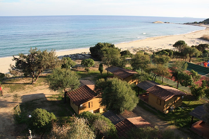 Villaggio Camping Capo Ferrato - Campingplatz Luftaufnahme mit Blick auf das Meer