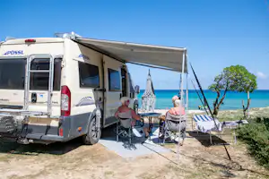 Villaggio Camping Capo Ferrato - Standplätze auf dem Campingplatz