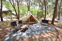 Villaggio Camping Is Arenas - Zelten im Schatten der Bäume