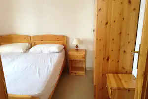 Villaggio Camping La Scogliera - Schlafbereich im Appartement auf dem Campingplatz