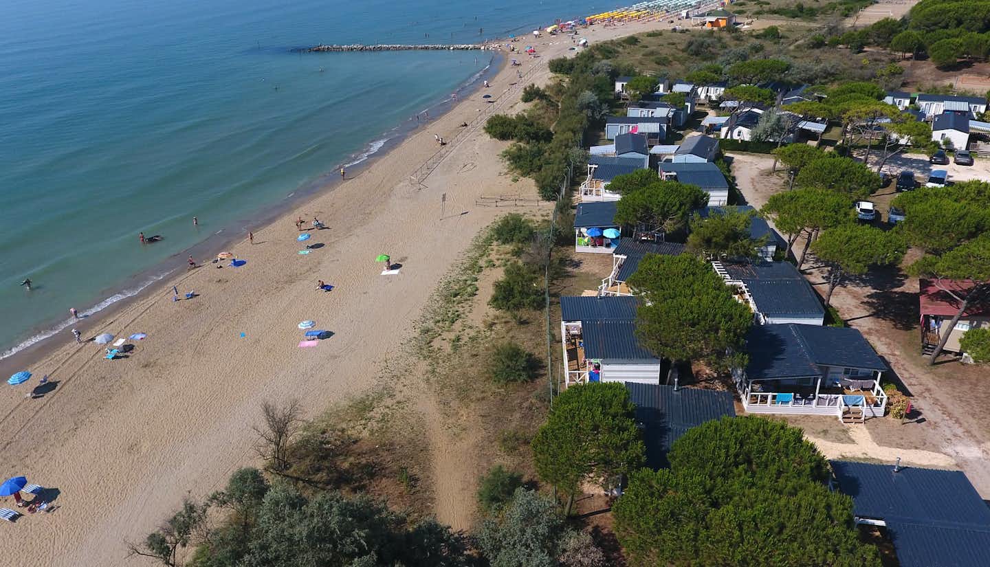 Jesolo Mare Family Camping Village - Unterkunft auf dem Campingplatz mit Blick auf den Strand