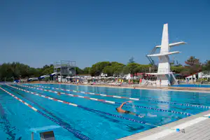 Marina Julia Family Camping Village Marina Julia Camping Village - Campingplatz mit Pool,Wasserrutsche, Liegestühlen und Sonnenschirmen