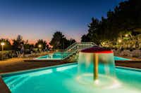 Villaggio Turistico Baia di Manaccora  -  Pool vom Campingplatz am Abend