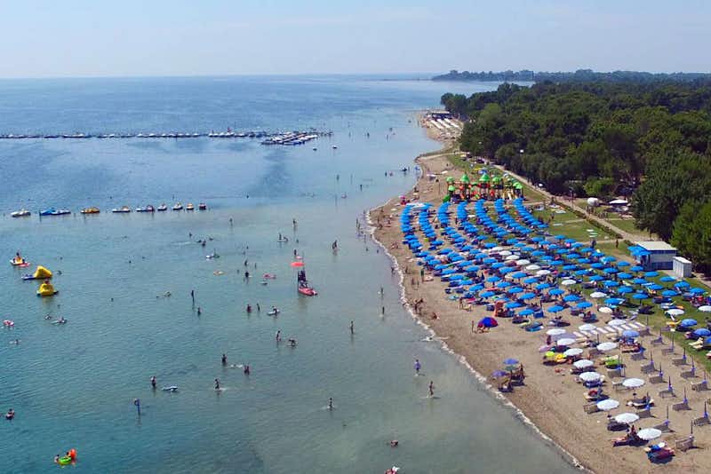 Villaggio Turistico Europa  -  Luftaufnahme vom Strand des Campingplatzes an der Adria