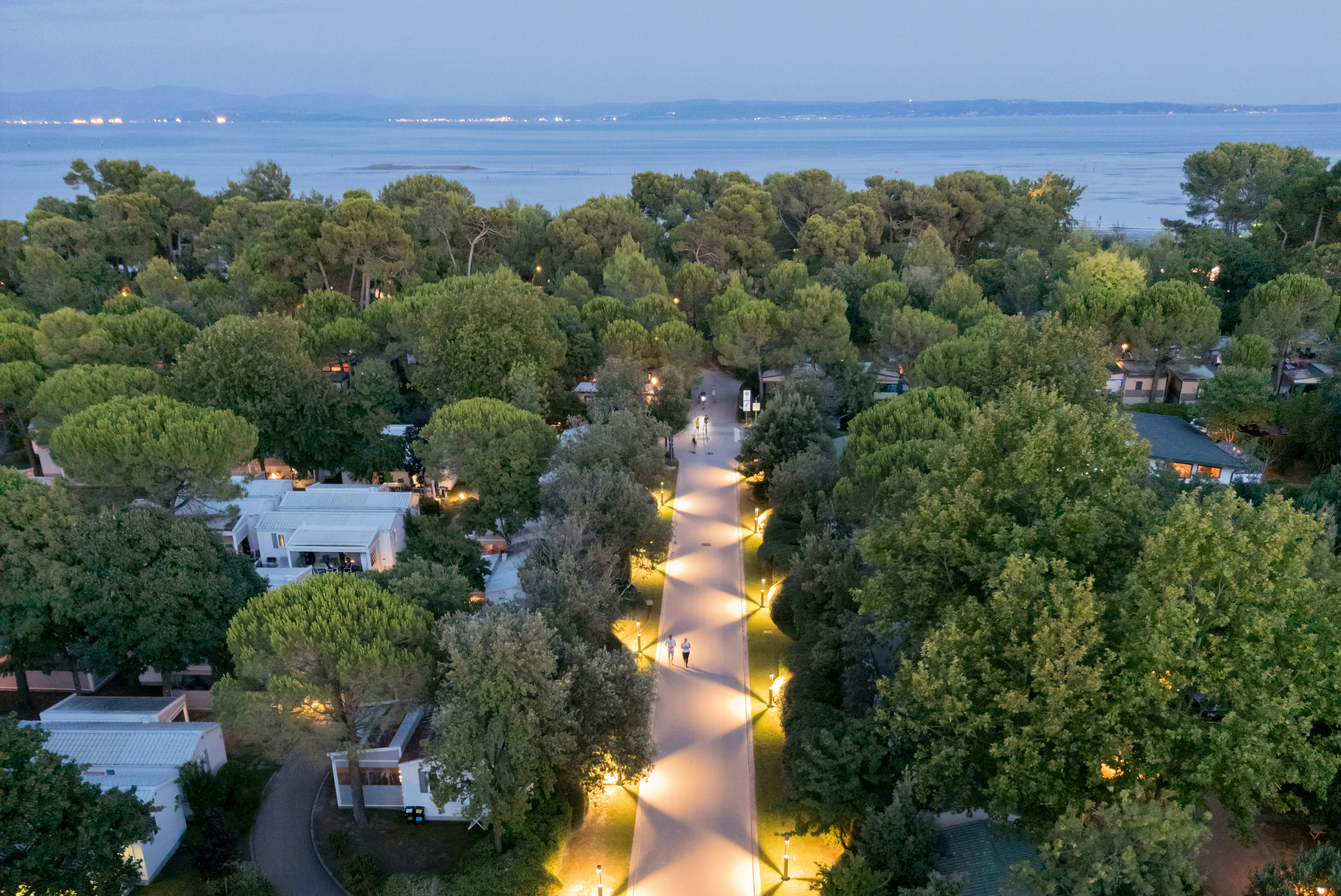 Villaggio Turistico Europa - Blick auf den Campingplatz am Wasser