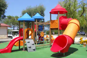 Villaggio Turistico Grotta dell'Acqua - Spielplatz vom Campingplatz mit Rutsche