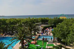 Villaggio Turistico Le Dune - Luftaufnahme vom Pool des Campingplatzes