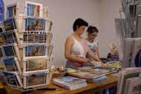 Villaggio Turistico Marinello  -  Minimarkt auf dem Campingplatz mit Büchern und Postkarten