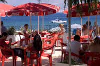 Villaggio Turistico Marinello  - Restaurant vom Campingplatz mit Terrasse und Blick auf den Strand am Mittelmeer