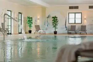 Vital Camping Bayerbach - Pool im Wellnessbereich des Campingplatzes