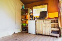 Vodatent @ Camping de Boomgaard - Küche eines Safarizeltes