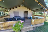 Vodatent @ Camping de Noorde - Terrasse einer Glamping-Unterkunft