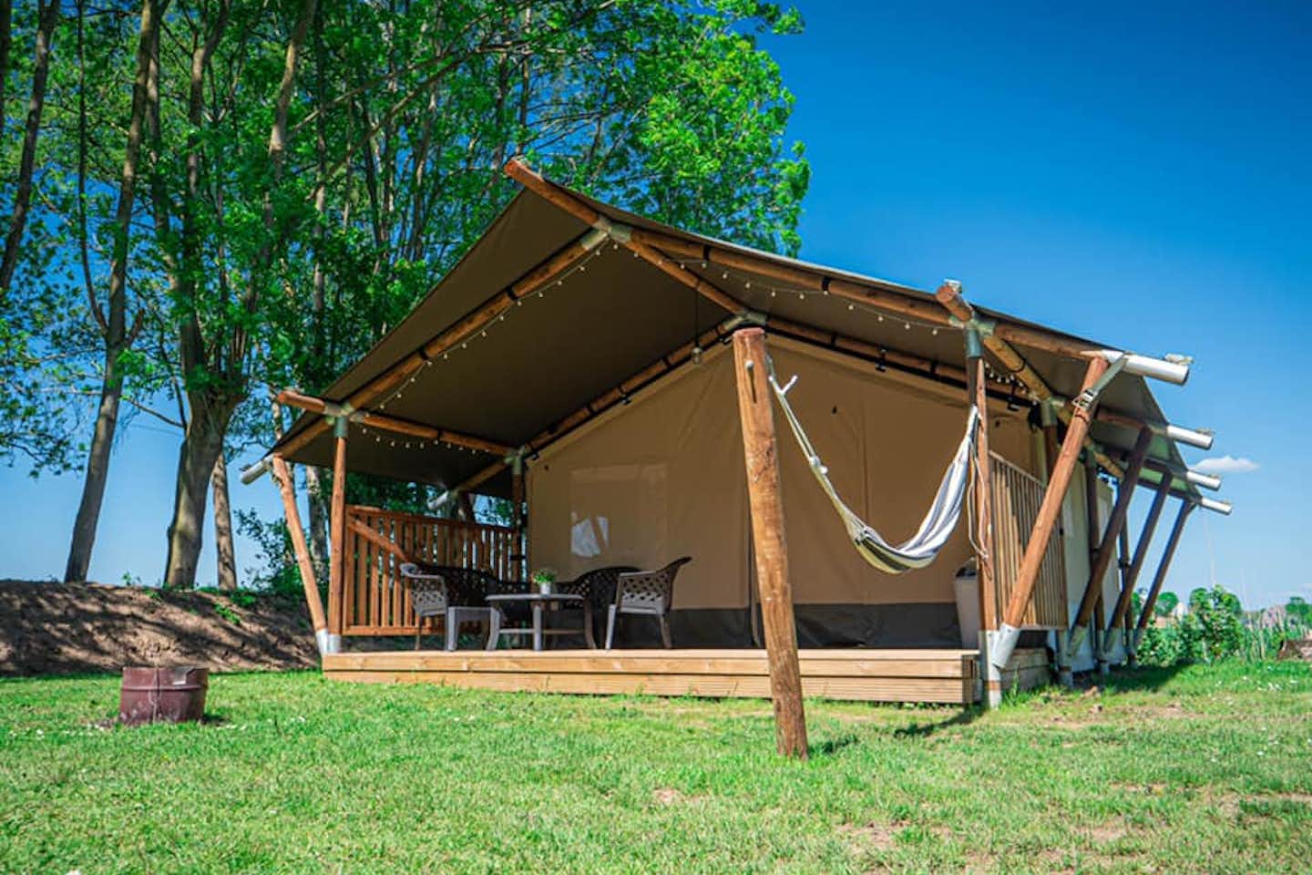 Vodatent @ Camping de Tolbrug - Glamping-Zelt mit Terrasse auf dem Campingplatz