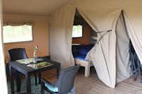 Vodatent @ Camping de Waterbuffelfarm - Innenansicht eines Glamping-Zeltes