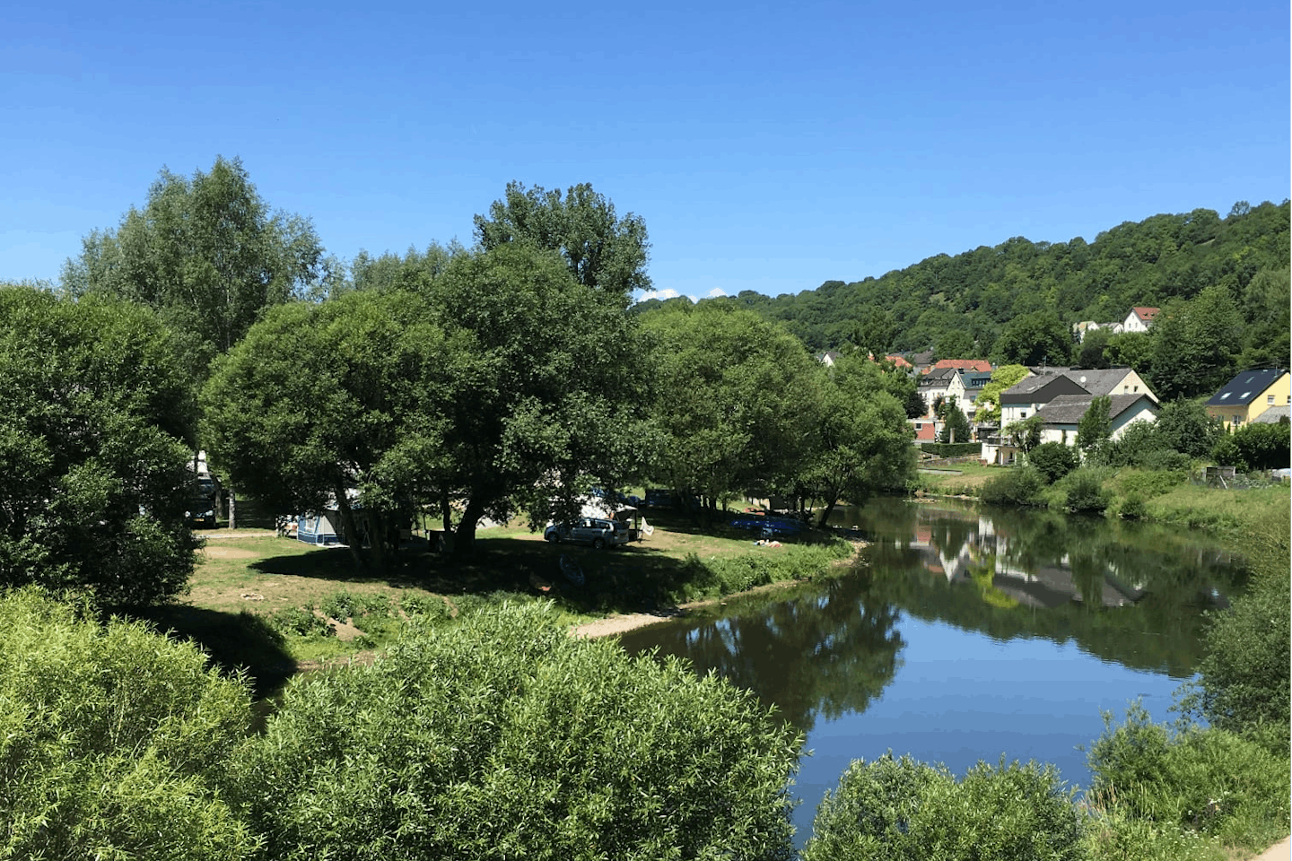 Vodatent @ Camping du Rivage - Blick auf den Campingplatz am See
