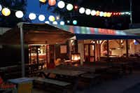 Vodatent @ Camping Elbeling - Restaurant des Campingplatzes bei Nacht