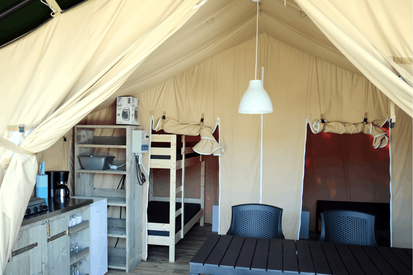 Vodatent @ Camping le Rotja - Innenansicht eines Glamping-Zeltes
