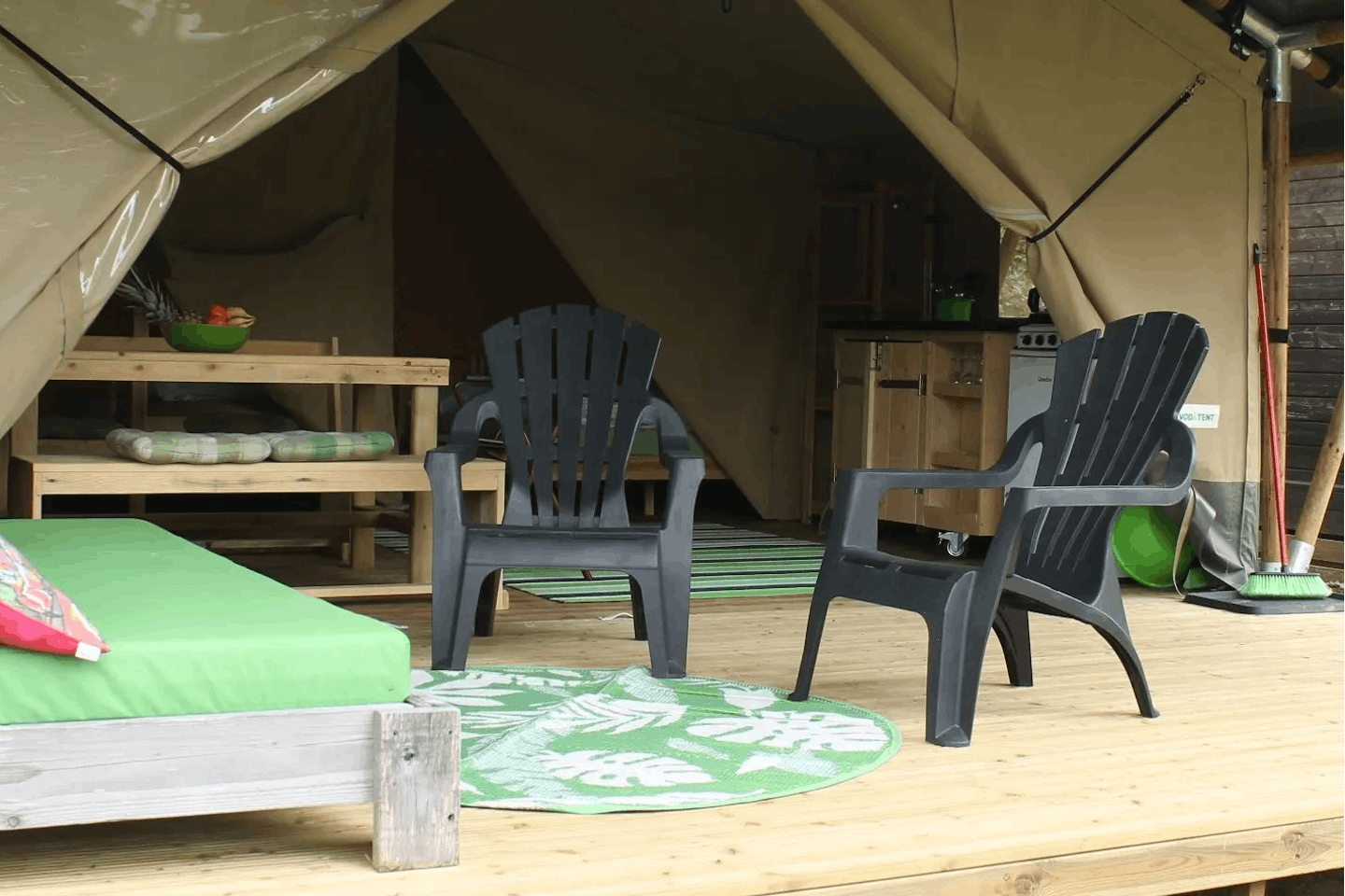 Vodatent @ Camping Sretanwolf - Terrasse eines Glamping-Zeltes