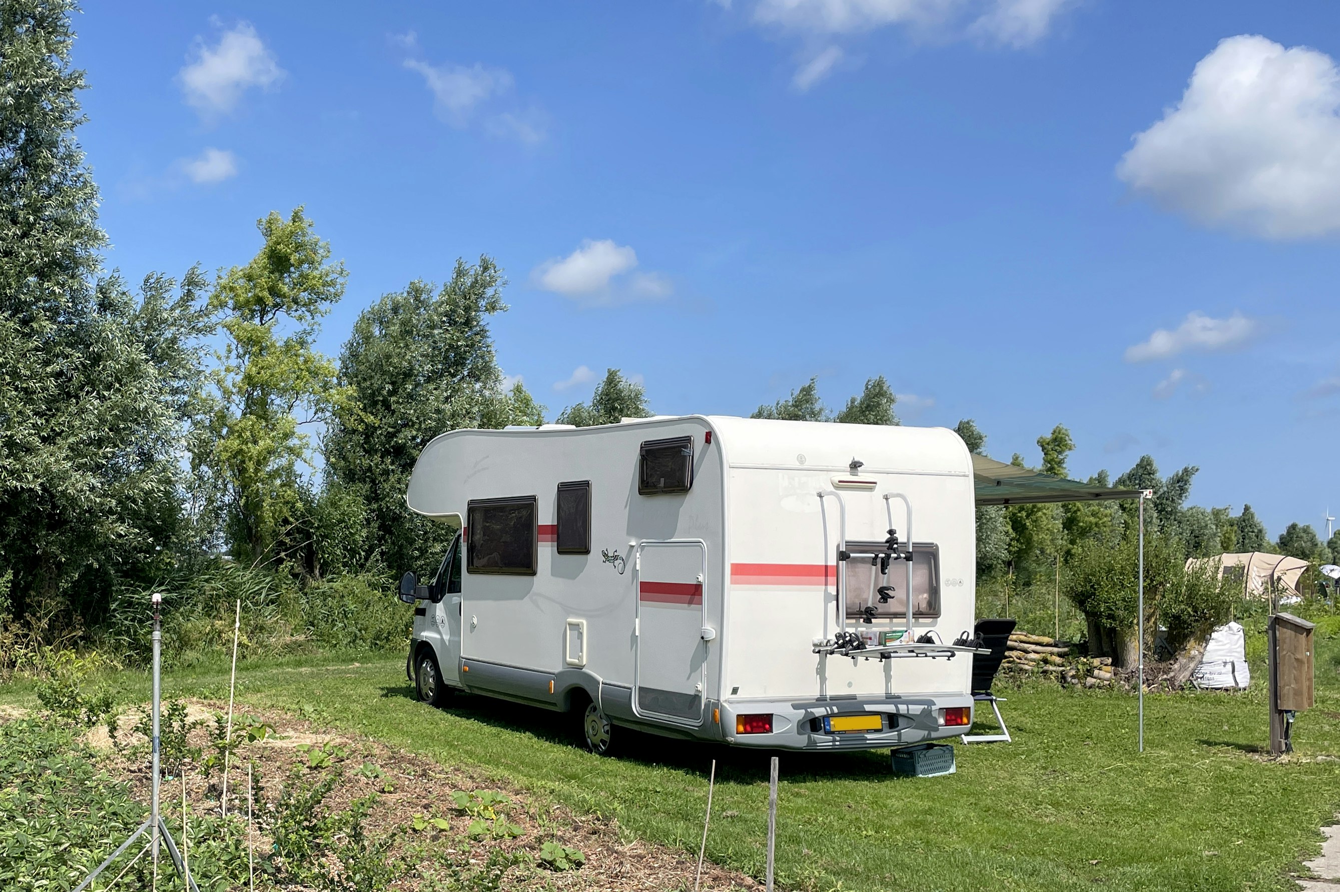 Voedselbos Camping Koperwiek - Standplätze auf dem Campingplatz