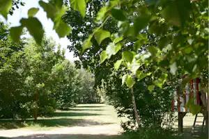 Volksbadcamp Ruppersdorf - Blick auf die Zeltwiese des Campingplatzes