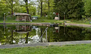 Volksbadcamp Ruppersdorf - Blick auf den Badesteg des Campingplatzes