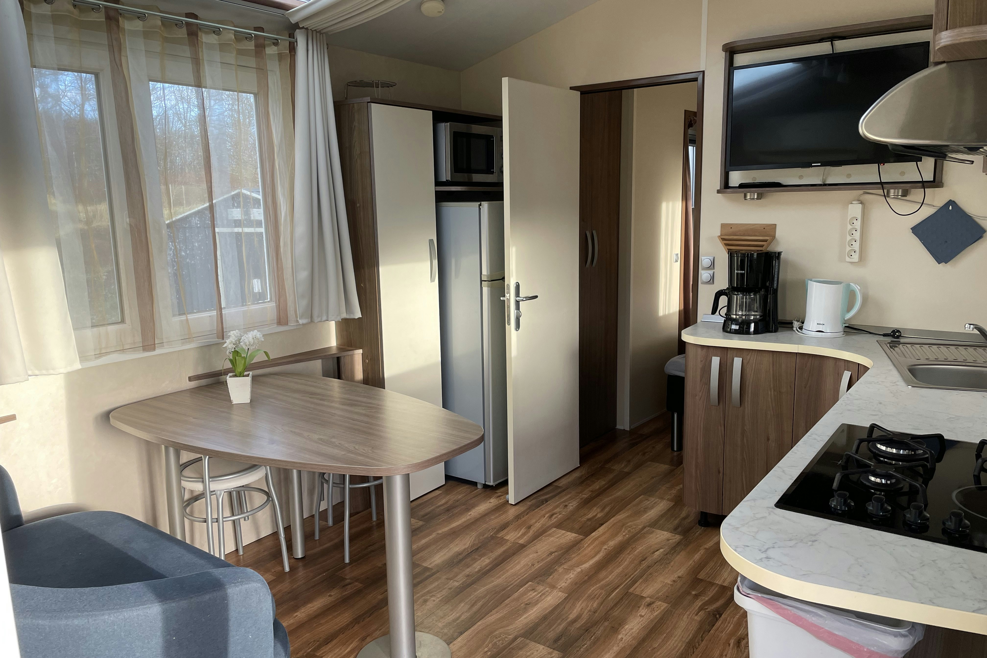 Vorbasse Camping  - Innenansicht eines Mobilheims mit Küche