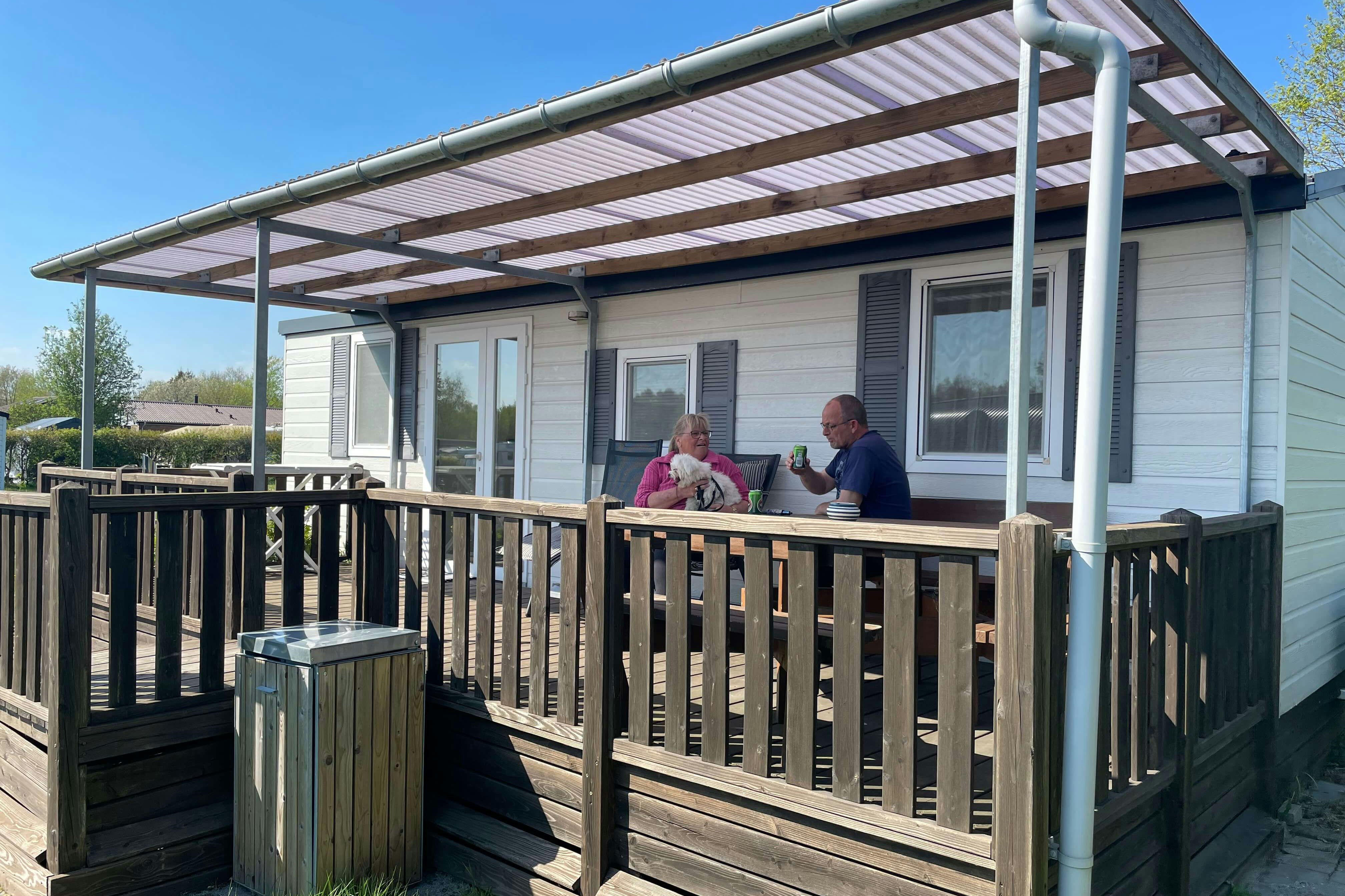 Vorbasse Camping  - Mobilheim mit Terrasse auf dem Campingplatz