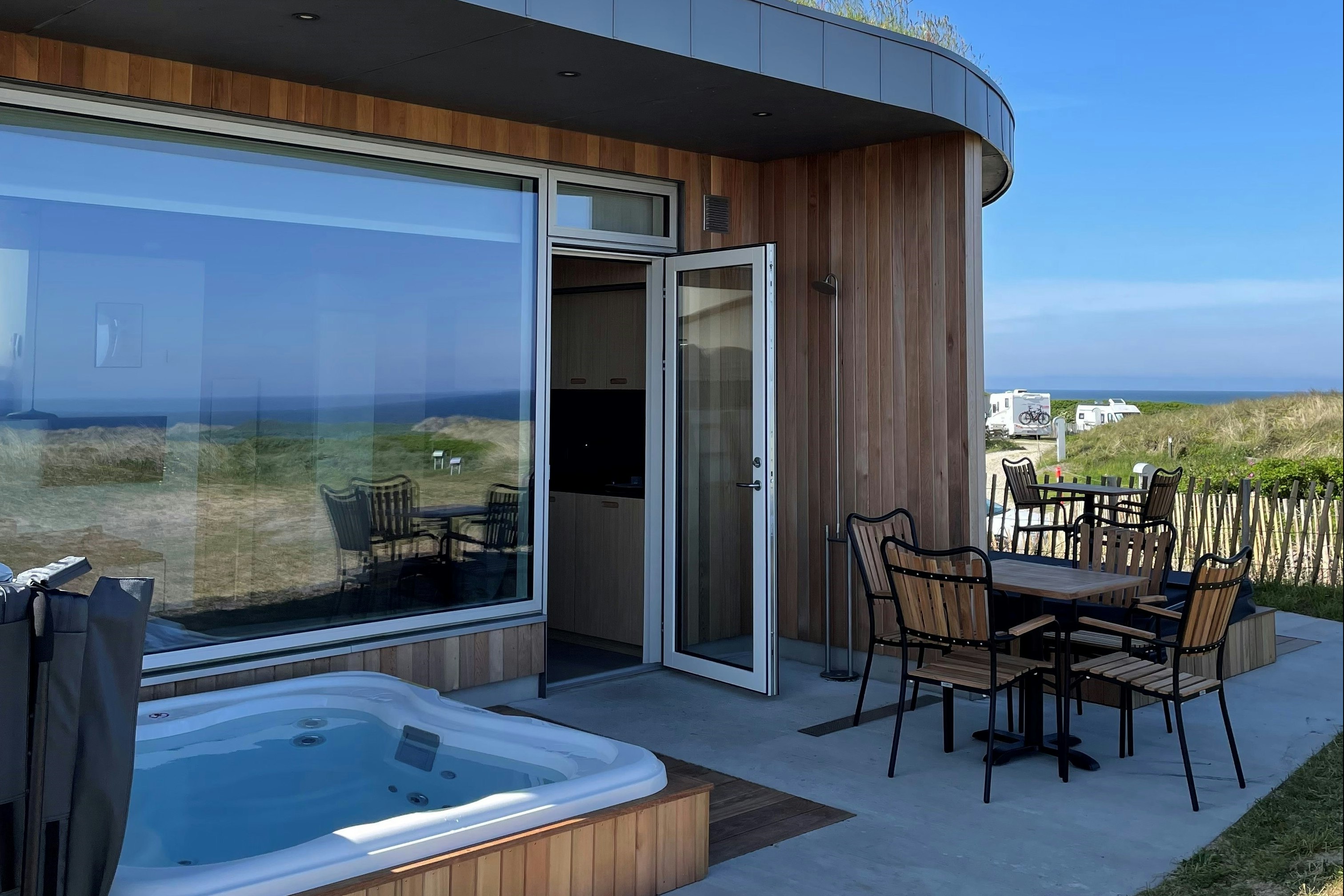 Vorupør Camping - Mobilheim mit Terrasse und privatem Whirlpool